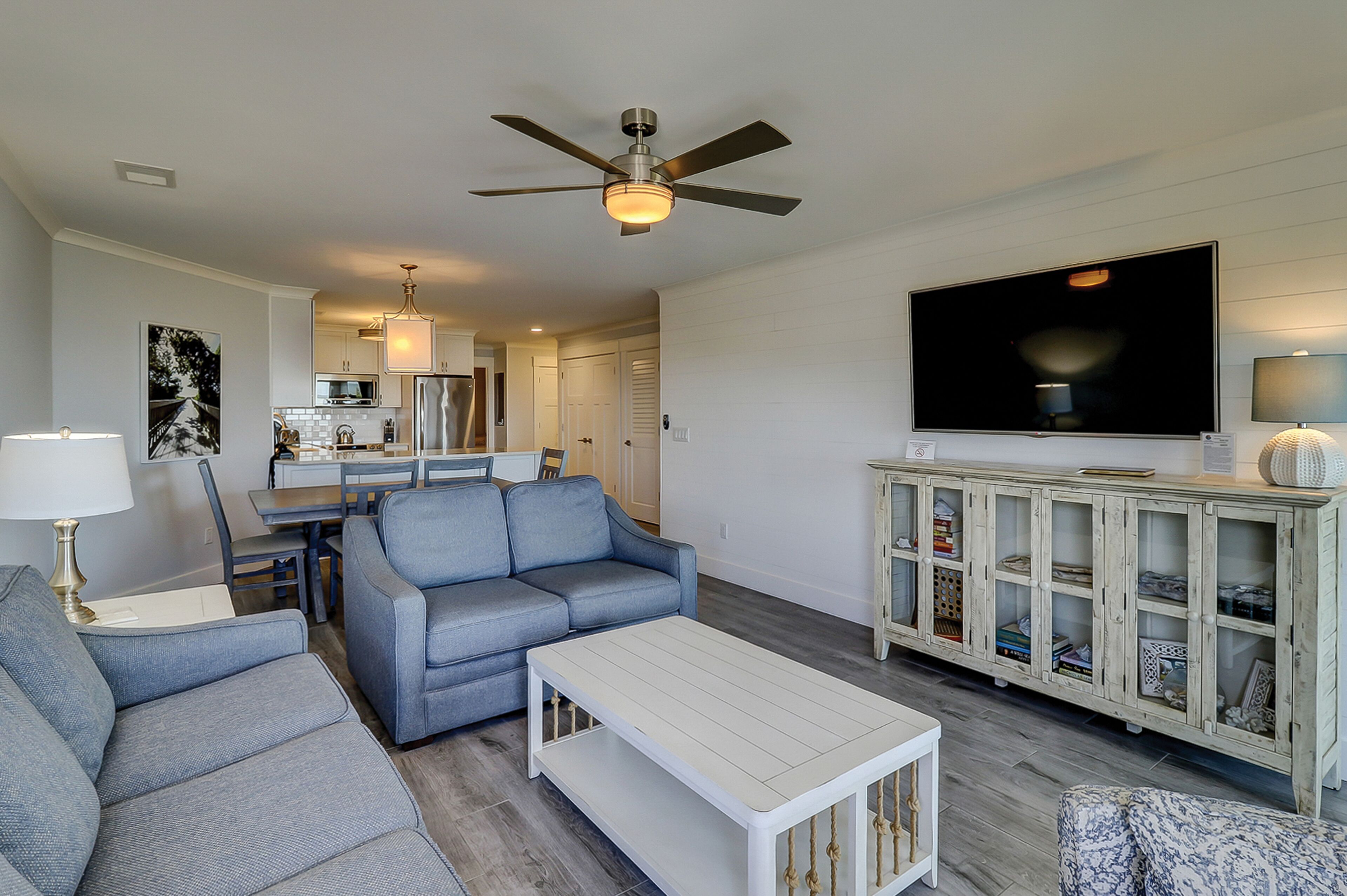 Luxury Private Oceanfront Condo w/Balcony, Free WiFi, & Shared Outdoor Pool
