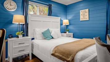 Iron/ironing board, free WiFi, bed sheets