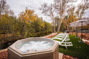 Outdoor spa tub