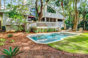 Lämmitetty uima-allas