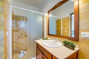 Shower, hair dryer, towels - Country house in Mallorca Cas Verros with pool (Felanitx)