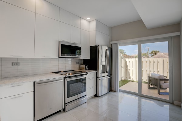 Frigorífic, microones, forn i placa de cuina