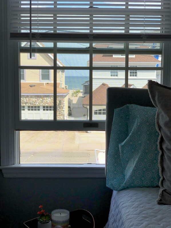 Interior - Skytop Cottage Steps Away From Sandy Beach (Full Private Beach Access), NEW (Milford)