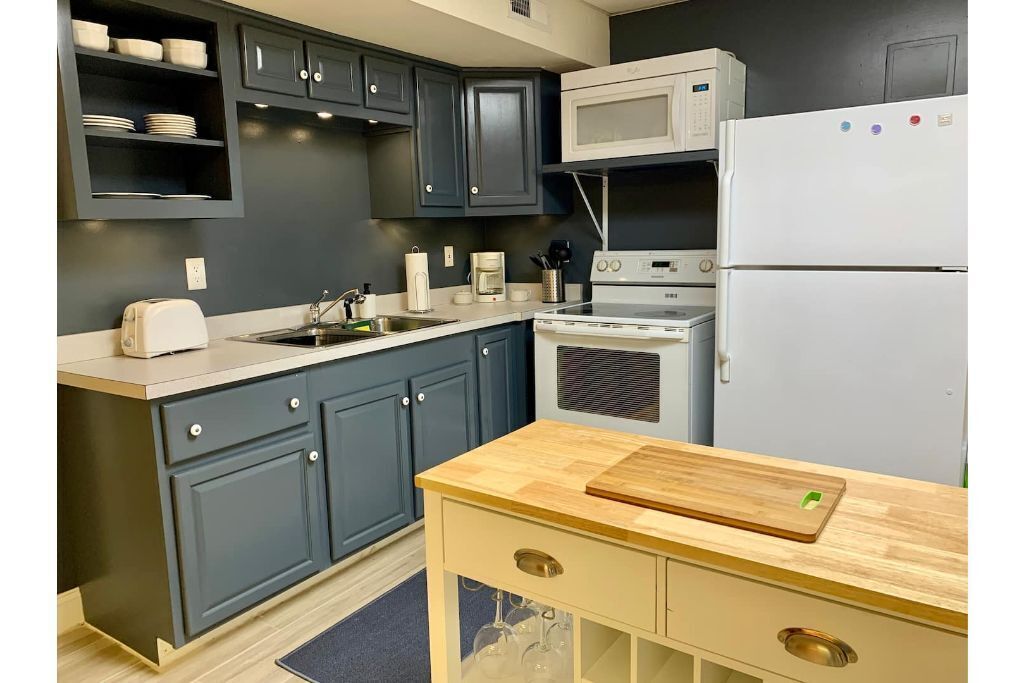 Minutes from downtown Gatlinburg, hiking, Rocky Top Sports World, Dollywood.