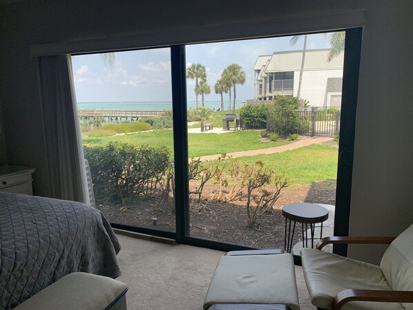 2 bedrooms, travel cot, free WiFi, bed sheets