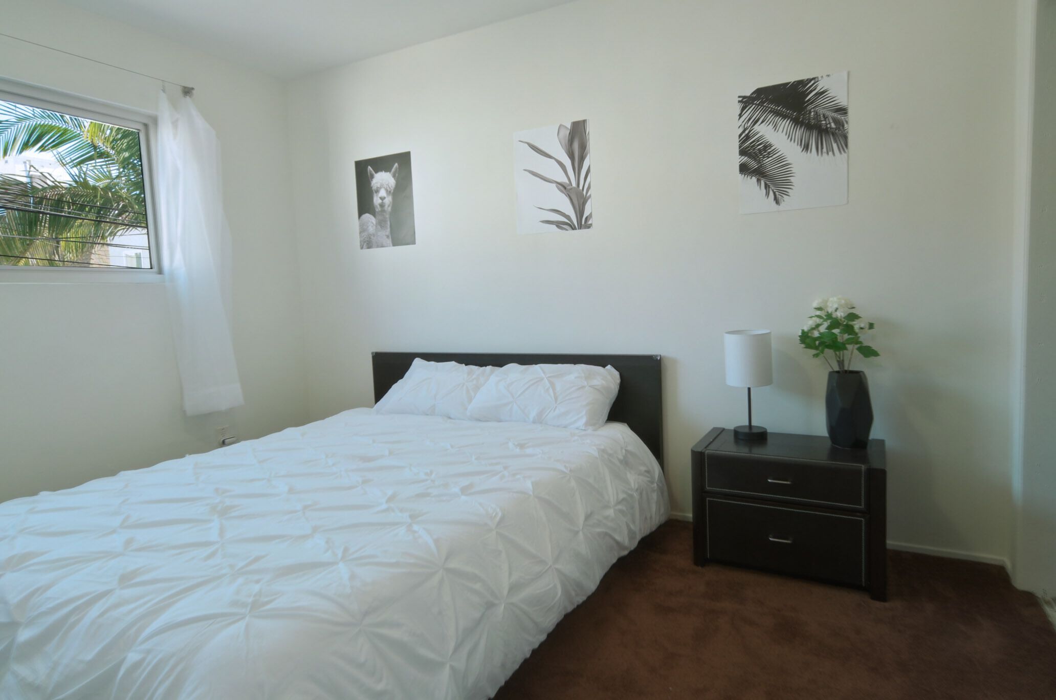 2 Bedroom Near Shopping, Nightlife, Walk to the Ocean, Sightsee or Relax