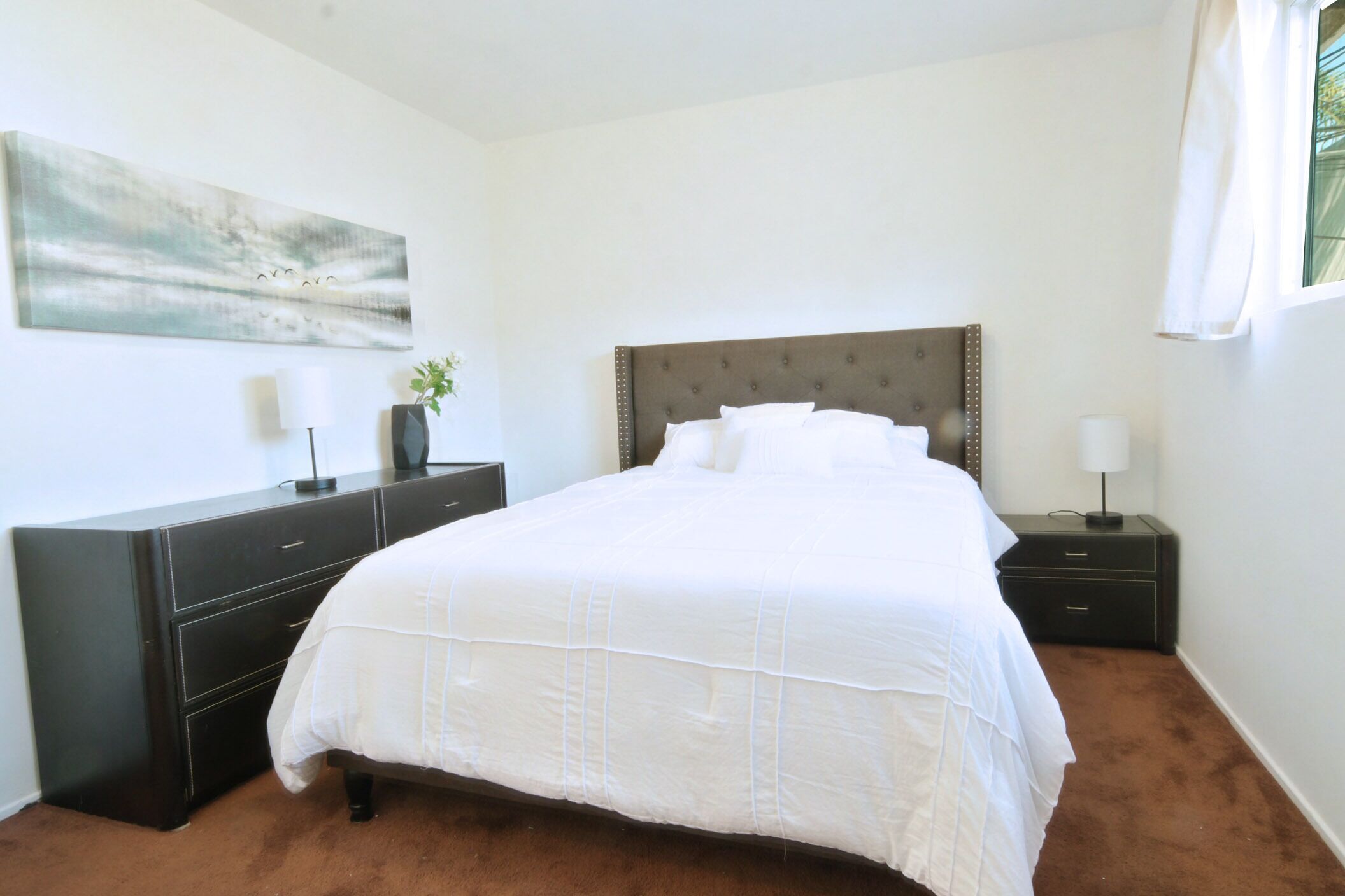 2 Bedroom Near Shopping, Nightlife, Walk to the Ocean, Sightsee or Relax