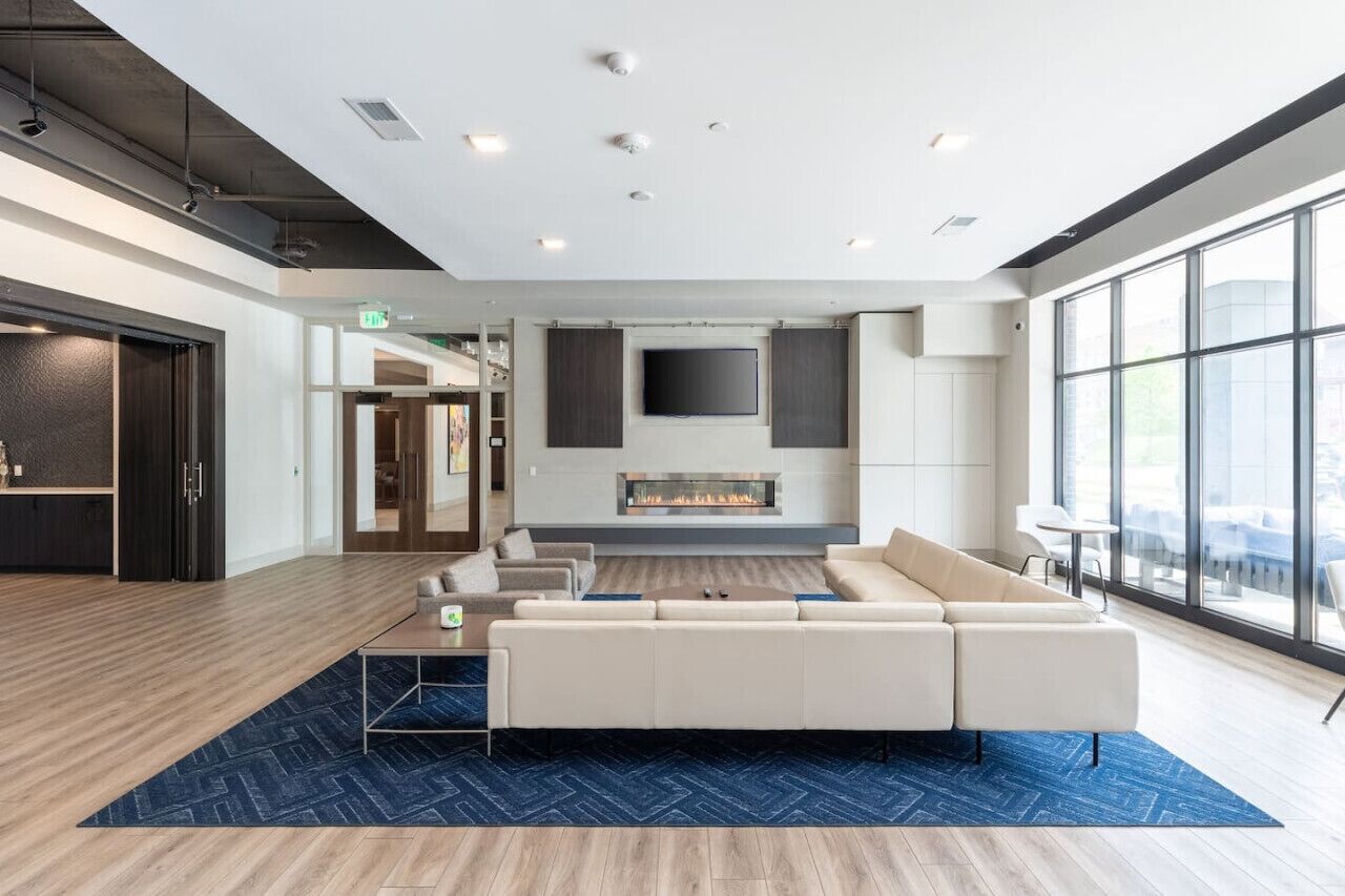 Smart-tv, boeken en een stereo