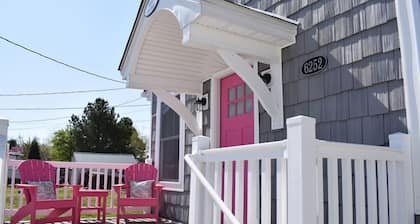 Fern's Cottage- Renovated In-Town Cottage