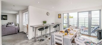 Amplio piso de tres dormitorios en la última planta con vistas increíbles