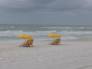 Beach - 2 Bed/2 Bath, 1 Level, new golf cart, screened porch on double green (Miramar Beach)