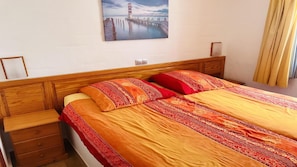 1 chambre, fer et planche à repasser, accès Internet, draps fournis