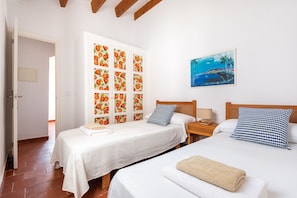 2 bedrooms, iron/ironing board, free WiFi, bed sheets