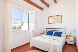 2 chambres, fer et planche à repasser, Wi-Fi gratuit, draps fournis