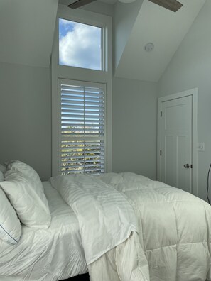 1 bedroom, WiFi, bed sheets - Charming Tiny Cottage (Corolla)