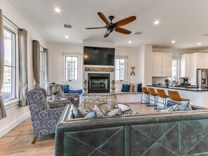 Smart TV, fireplace, DVD player
