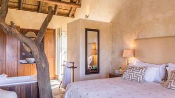 Executive House (for 8) | Iron/ironing board, free WiFi, bed sheets