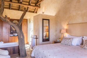 Executive House (for 8) | Iron/ironing board, free WiFi, bed sheets - Zebula Golf Estate & Spa Executive Villas (Bela-Bela)