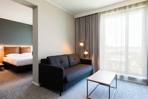 Family Room, 1 Queen Bed with Sofa bed, Non Smoking | Desk, soundproofing, iron/ironing board, bed sheets