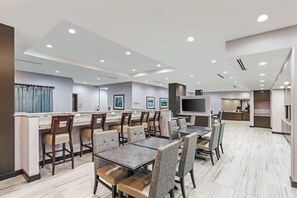 Free daily buffet breakfast - TownePlace Suites by Marriott Austin Northwest/The Domain Area (Austin)