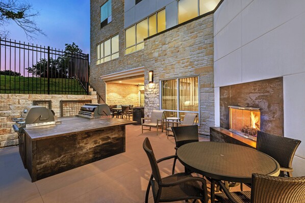 BBQ/picnic area - TownePlace Suites by Marriott Austin Northwest/The Domain Area (Austin)