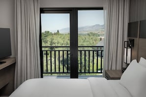 Ropa de cama de alta calidad y escritorio