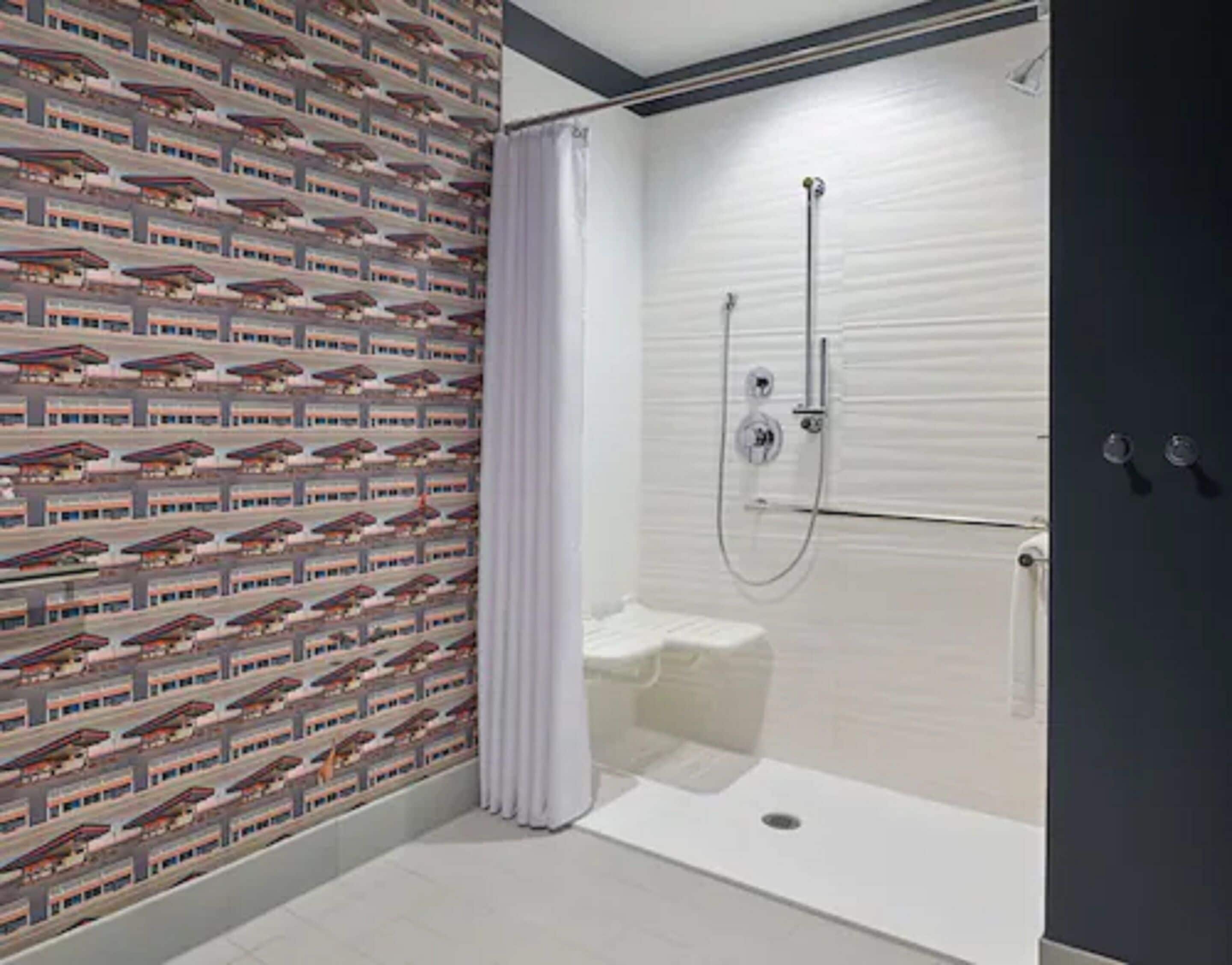 shower, hydromassage showerhead, free toiletries, hair dryer