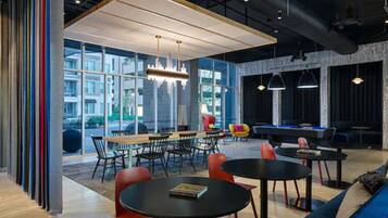 Desayuno de autoservicio todos los días (con cargo)