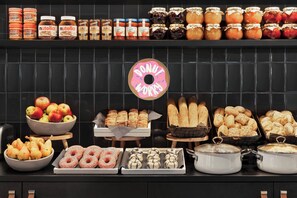 Daily buffet breakfast for a fee - Moxy Hamburg Altona (Hamburg)