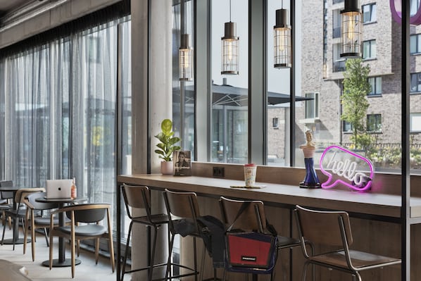 Lobby - Moxy Hamburg Altona (Hamburg)