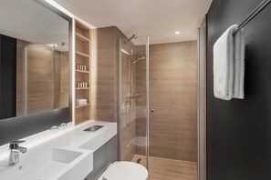 Een douche, gratis toiletartikelen, een haardroger, zeep