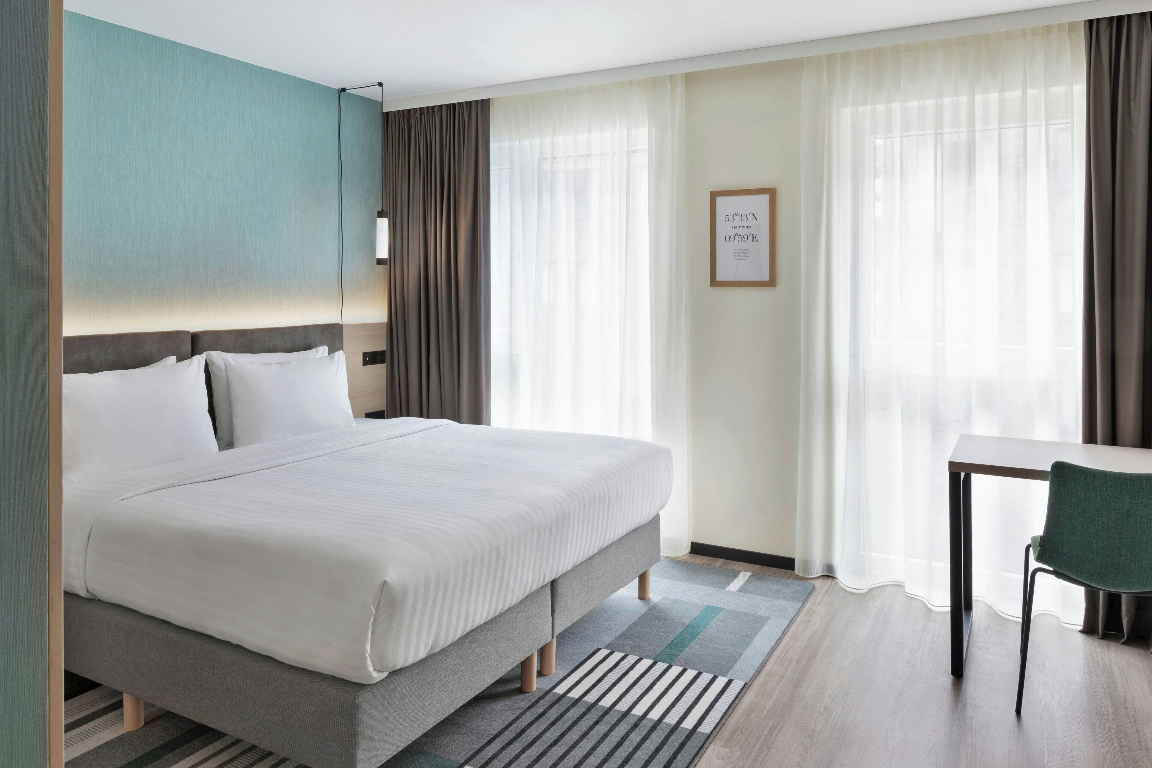 1 bedroom, desk, laptop workspace, soundproofing