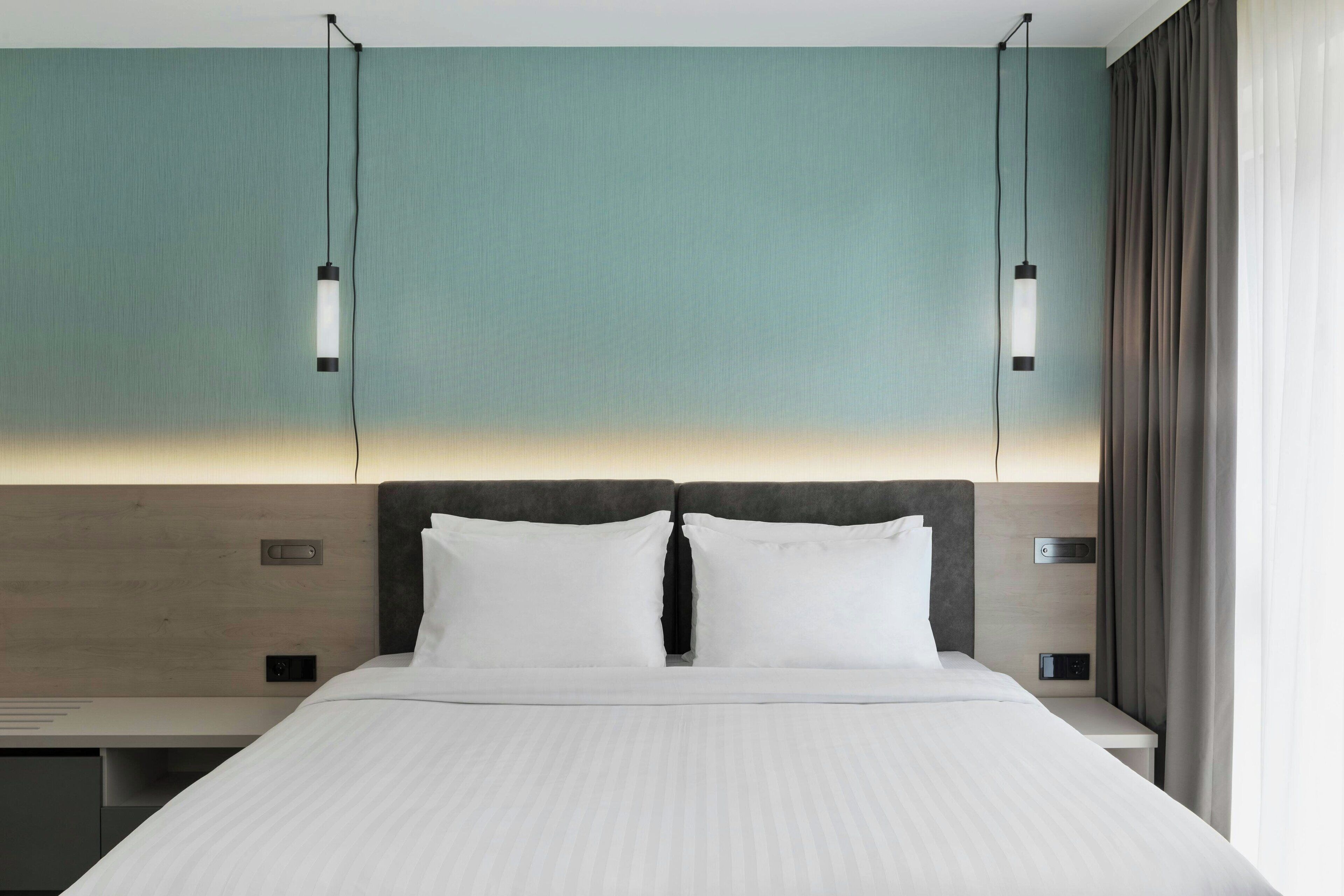 Escrivaninha, espaço de trabalho para notebook, quartos à prova de som