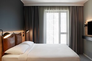 Desk, iron/ironing board, free cots/infant beds, free WiFi - Moxy Milton Keynes (Milton Keynes)