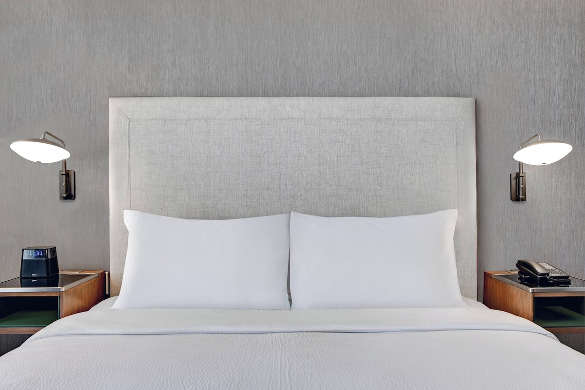 Työpöytä, kannettavalle tietokoneelle sopiva työtila