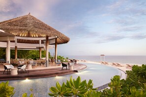 4 restaurants, breakfast, lunch, dinner served; Japanese cuisine  - Le Meridien Maldives Resort & Spa (Thilamaafushi Island)
