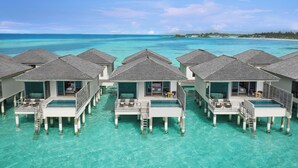 Hypo-allergenic bedding available, down comforters, in-room safe, desk - Le Meridien Maldives Resort & Spa (Thilamaafushi Island)