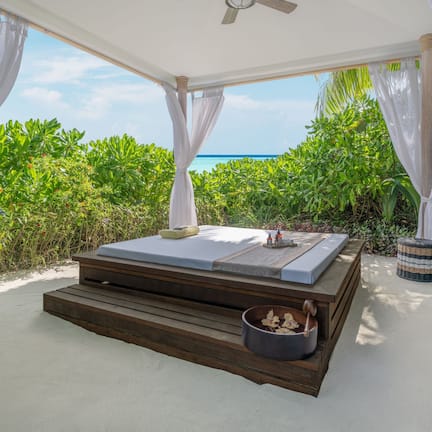 Couples treatment rooms, body treatments, aromatherapy