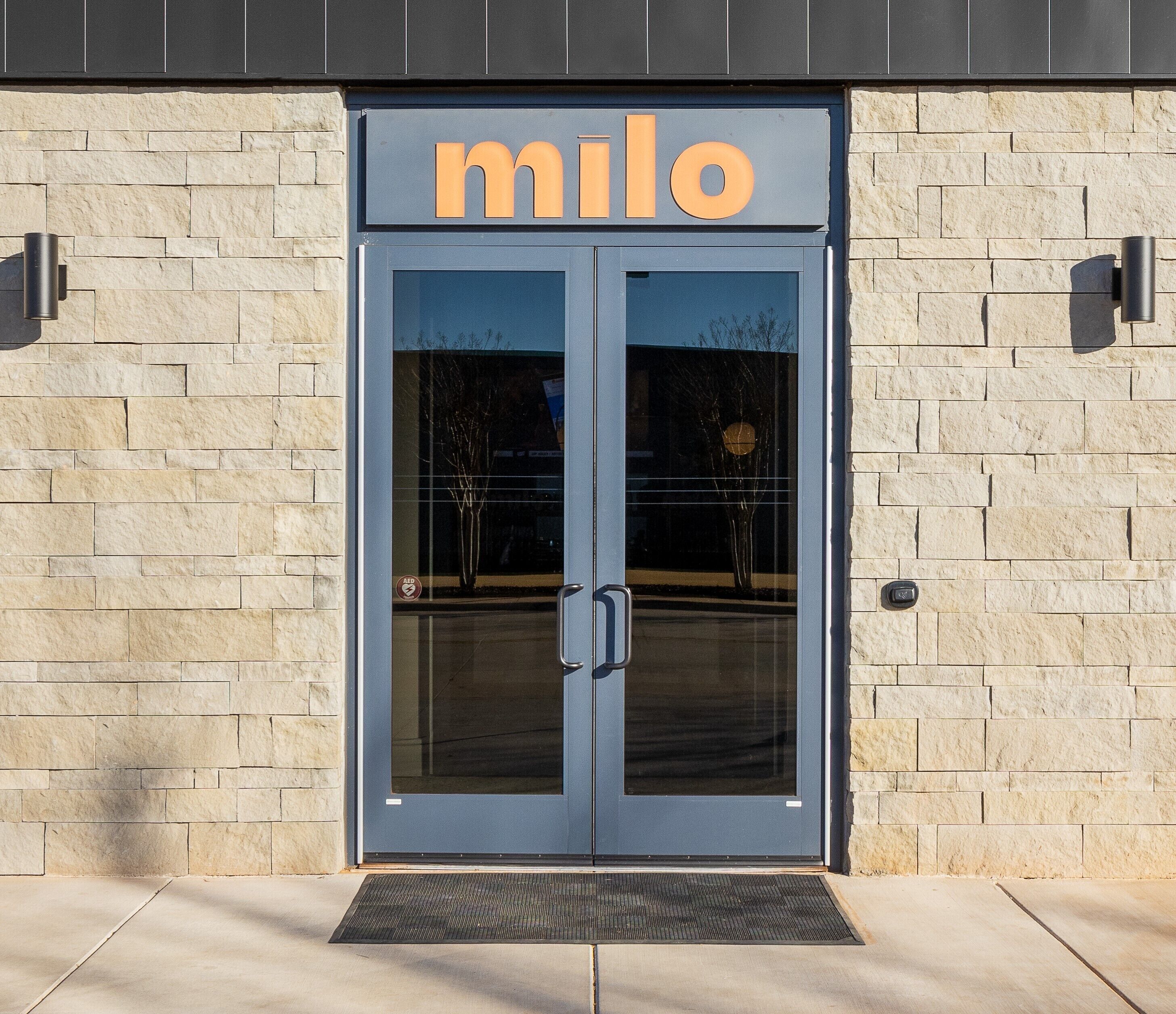 breakfast, lunch and dinner served