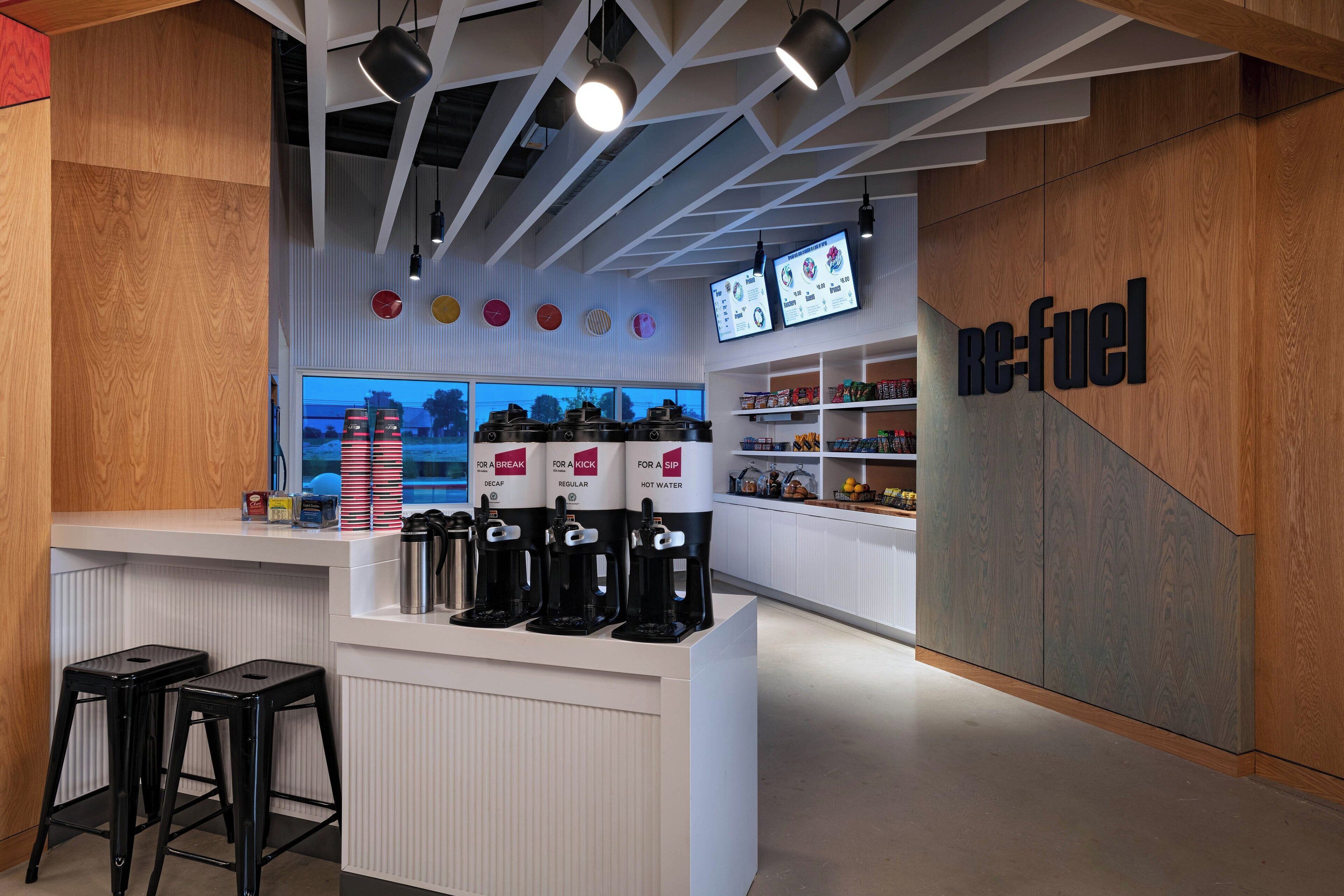 daily cooked-to-order breakfast (usd 9 per person)