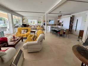 TV - Beautiful house in Roses near the beach Av-45 (Rosas / Roses)