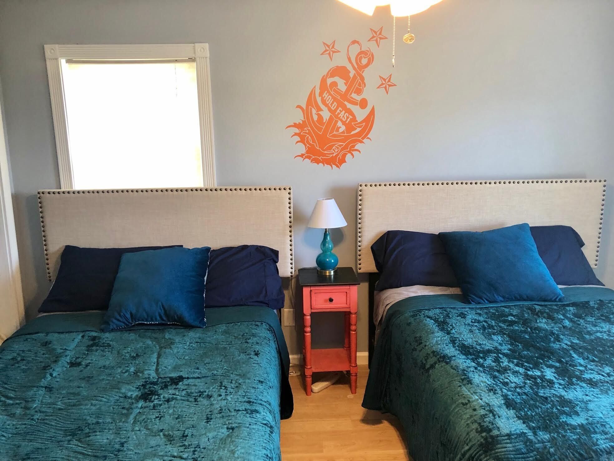 LARGE 5 bed, 3 bath house, 2 blks from beach