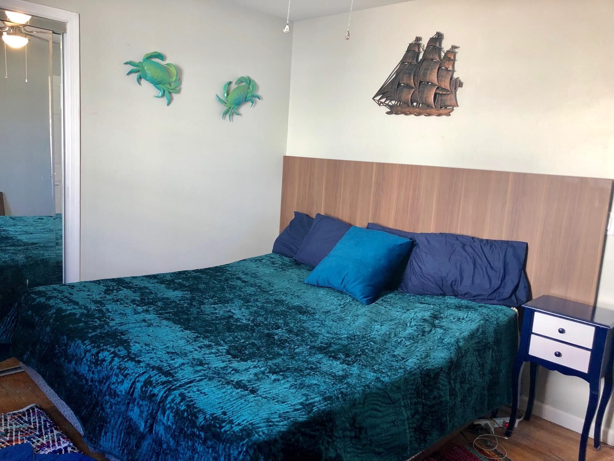 LARGE 5 bed, 3 bath house, 2 blks from beach