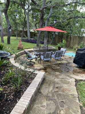Outdoor dining - Entire House,  Near Sea World, Six Flags, Lackland AFB, (San Antonio)