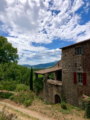 Exterior - Entire Priory, sleeps 12, private pool in the heart of bucolic Ardèche (Payzac)