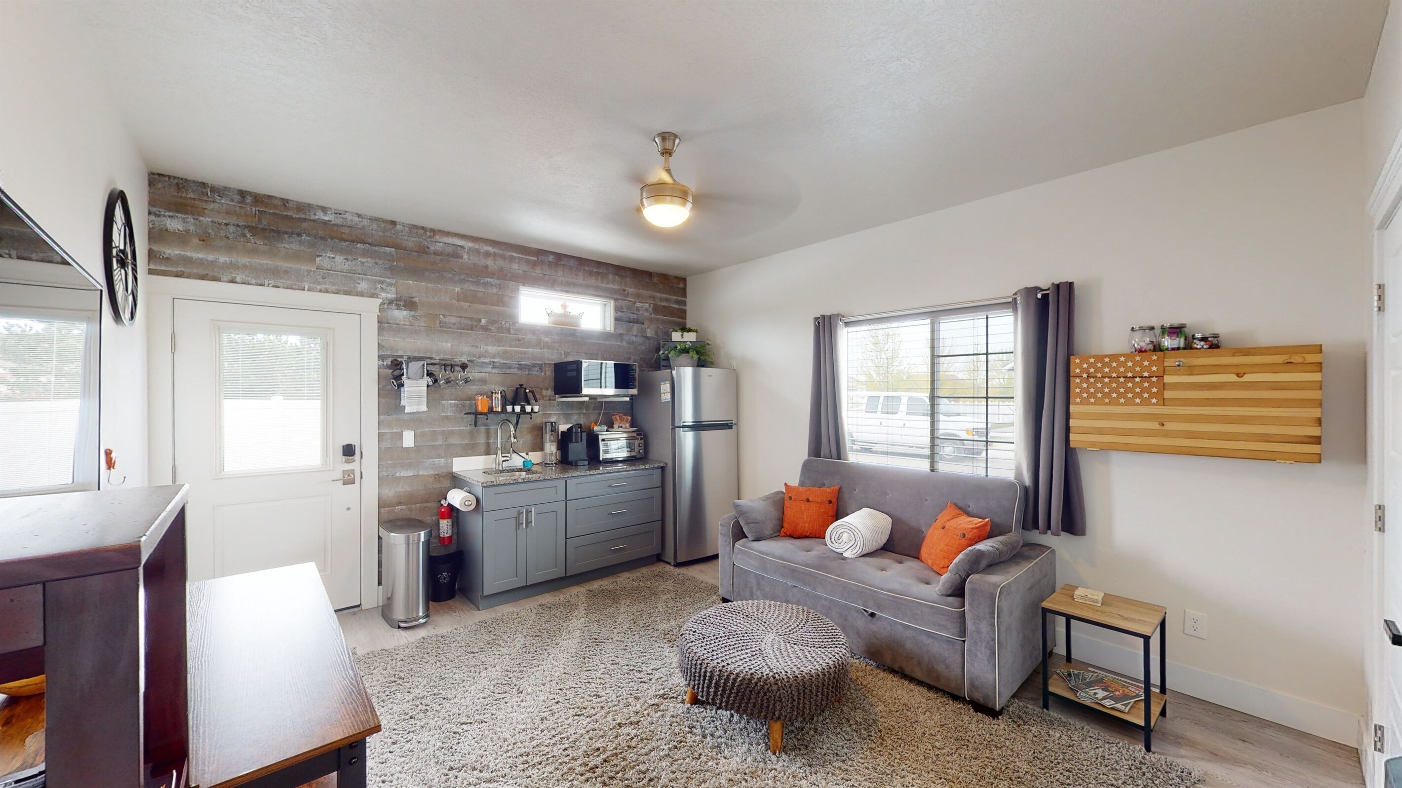 1087C - TJ Rancher Corp & Vacn Rental -Kitchenette