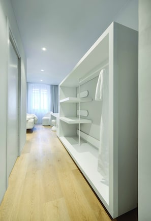 1 dormitori, minibar, caixa forta a l'habitació i escriptori