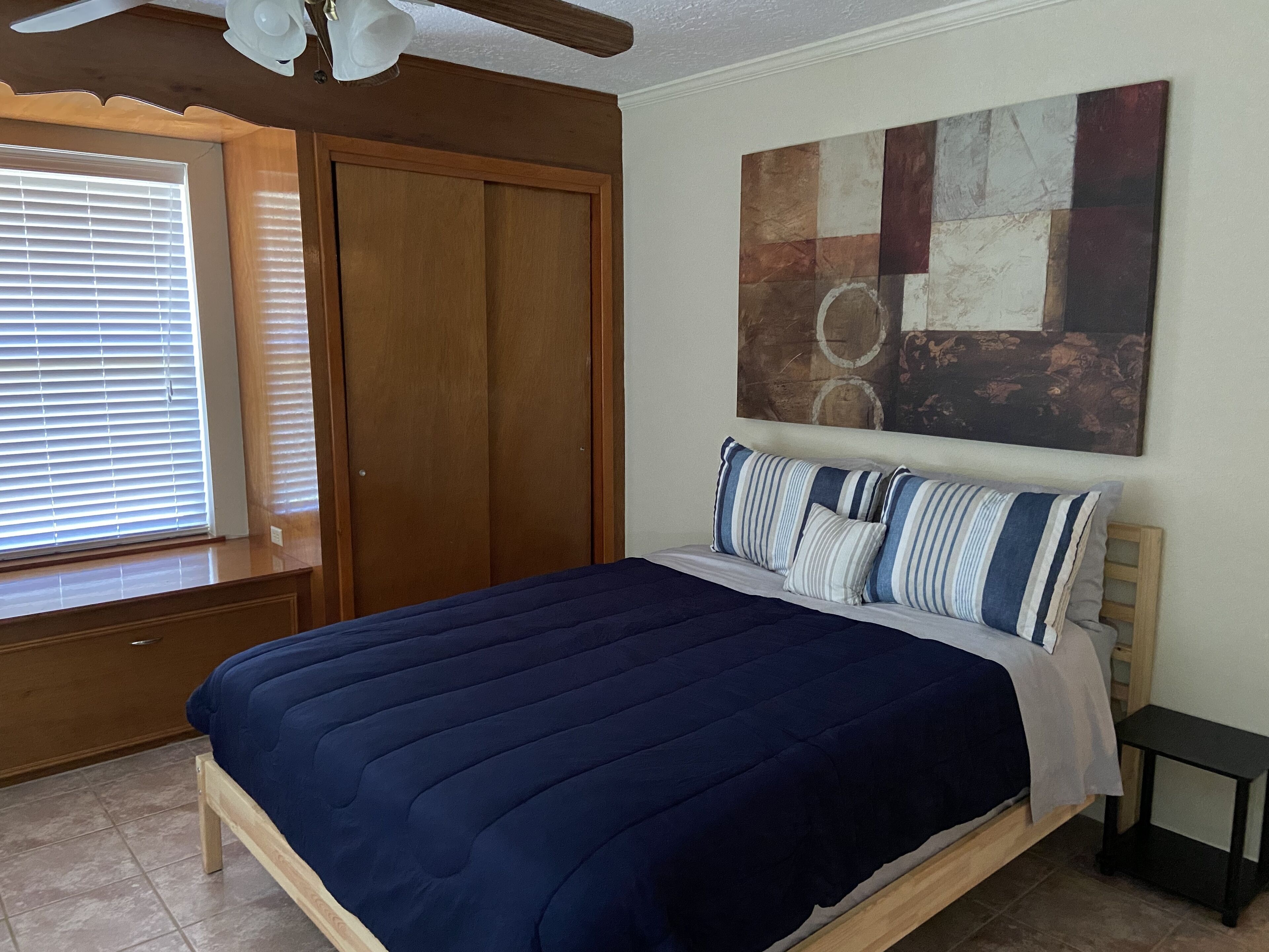 Lake house Retreat on Private Lake in Livingston