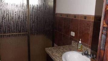 Rumah Keluarga | Kamar mandi | Shower dan handuk