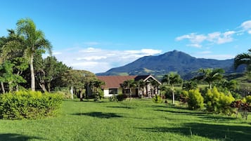 Rumah Keluarga | Pemandangan gunung